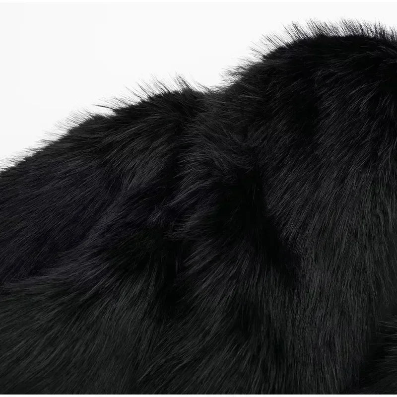 VelvetStorm – Abrigo Corto de Pelo Sintético Negro