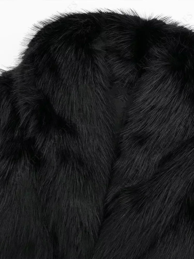 VelvetStorm – Abrigo Corto de Pelo Sintético Negro