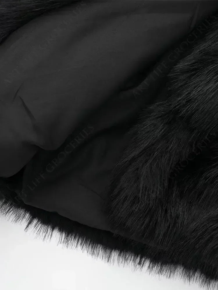 VelvetStorm – Abrigo Corto de Pelo Sintético Negro