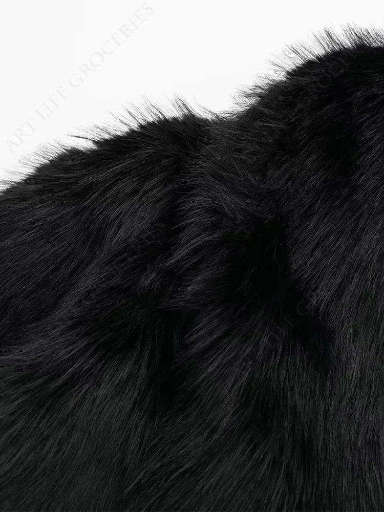 VelvetStorm – Abrigo Corto de Pelo Sintético Negro